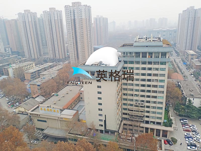 樓頂氣膜運動空間吸引了不少人的目光和運動熱情，提升了周邊區域的活力